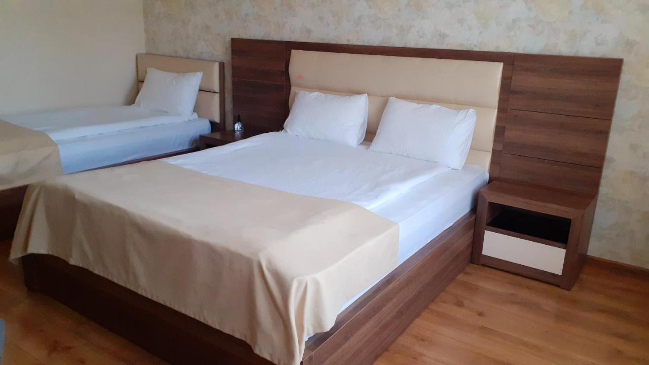 Hotel Lile Tbilisi Ngoại thất bức ảnh