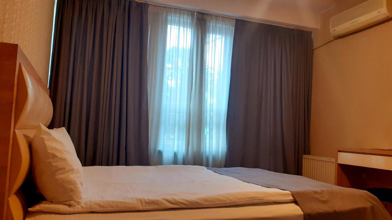 Hotel Lile Tbilisi Ngoại thất bức ảnh