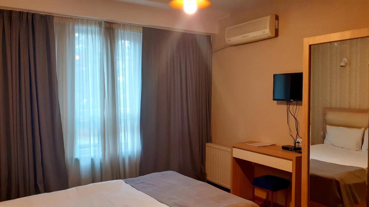 Hotel Lile Tbilisi Ngoại thất bức ảnh
