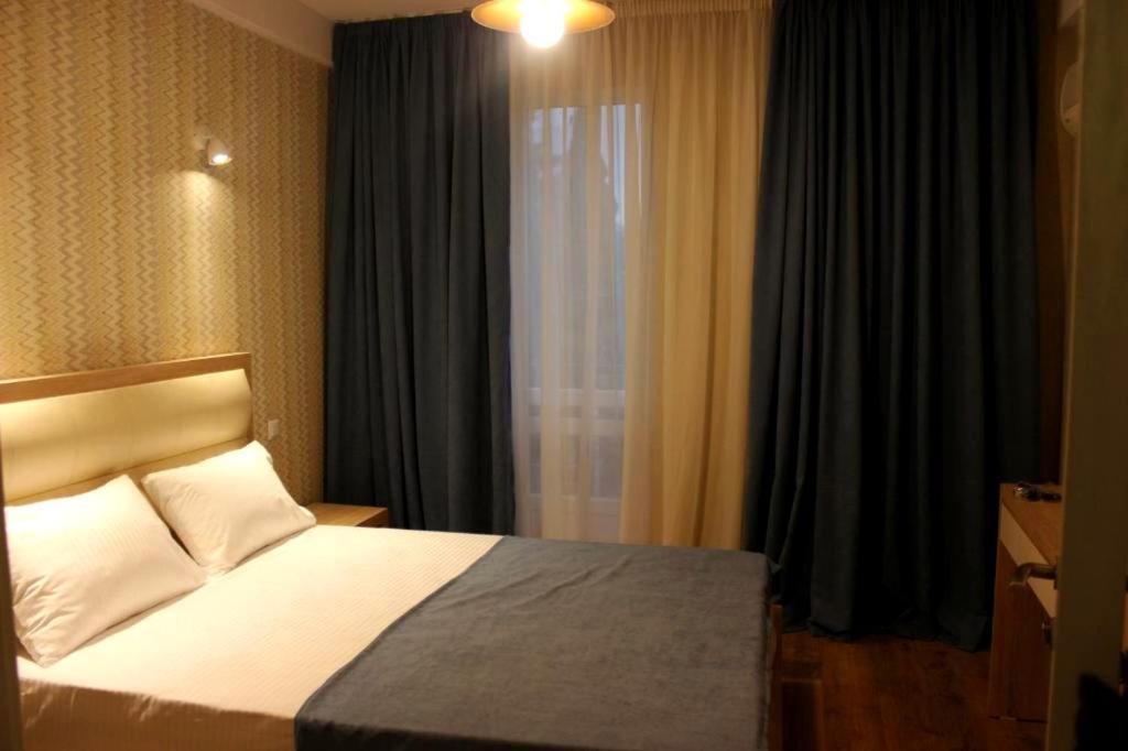 Hotel Lile Tbilisi Ngoại thất bức ảnh
