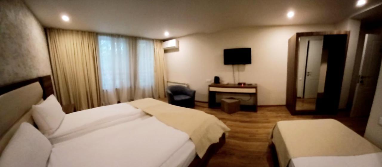 Hotel Lile Tbilisi Ngoại thất bức ảnh