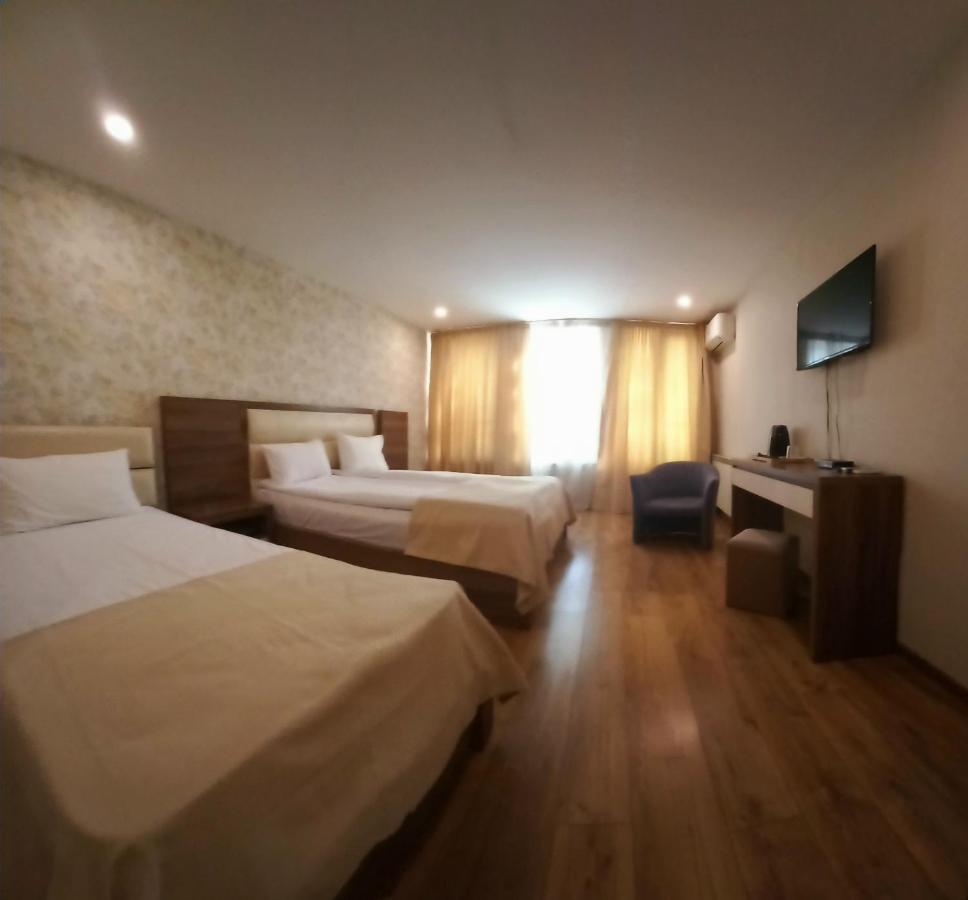 Hotel Lile Tbilisi Ngoại thất bức ảnh