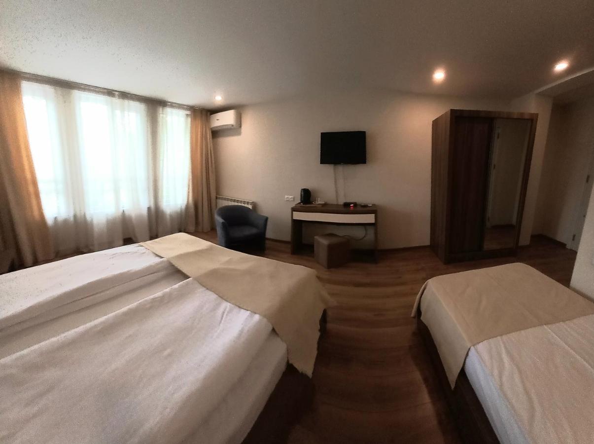 Hotel Lile Tbilisi Ngoại thất bức ảnh