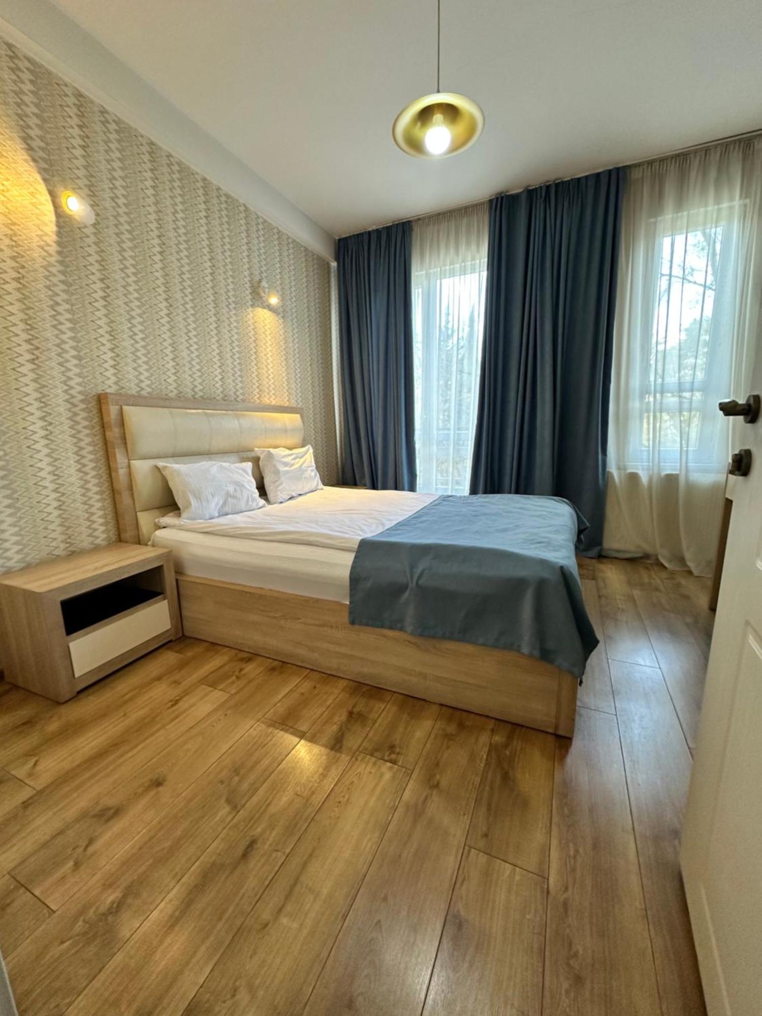 Hotel Lile Tbilisi Ngoại thất bức ảnh