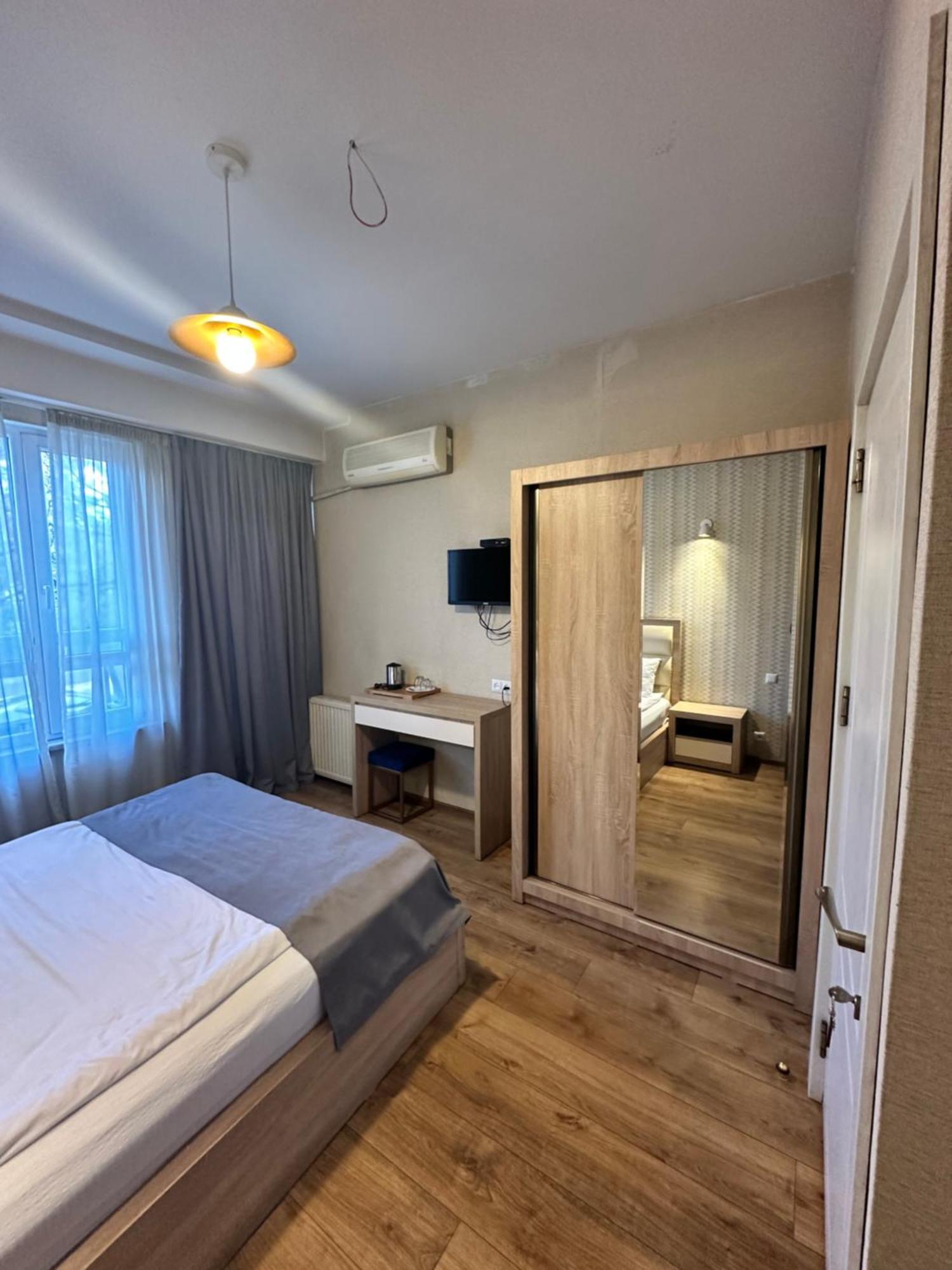 Hotel Lile Tbilisi Ngoại thất bức ảnh