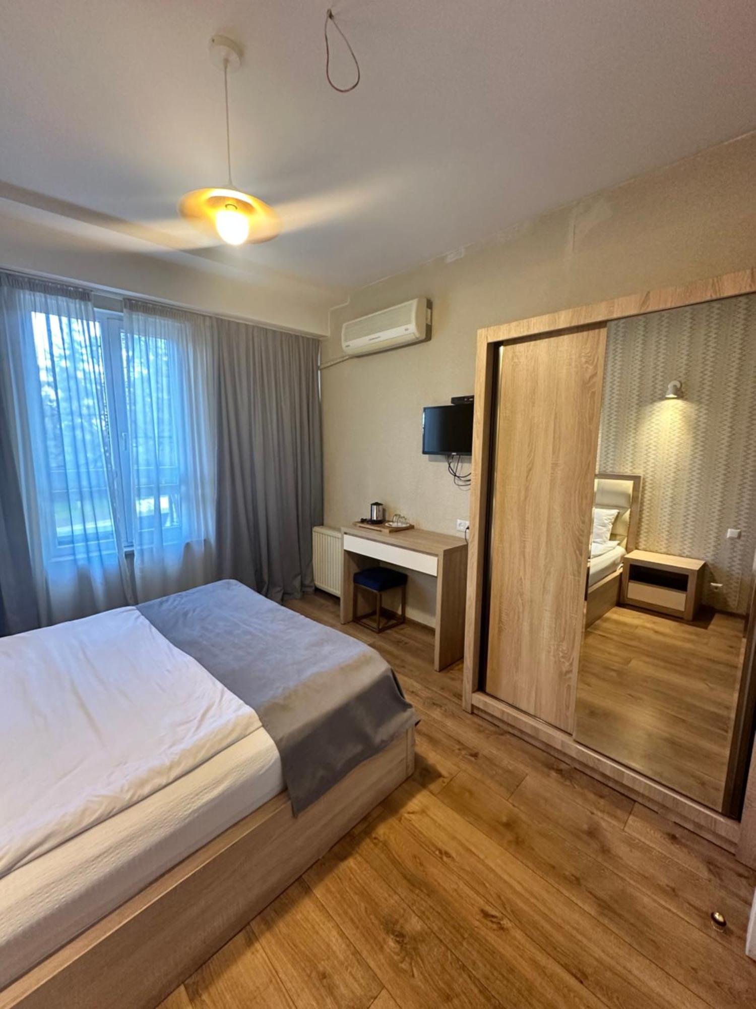 Hotel Lile Tbilisi Ngoại thất bức ảnh