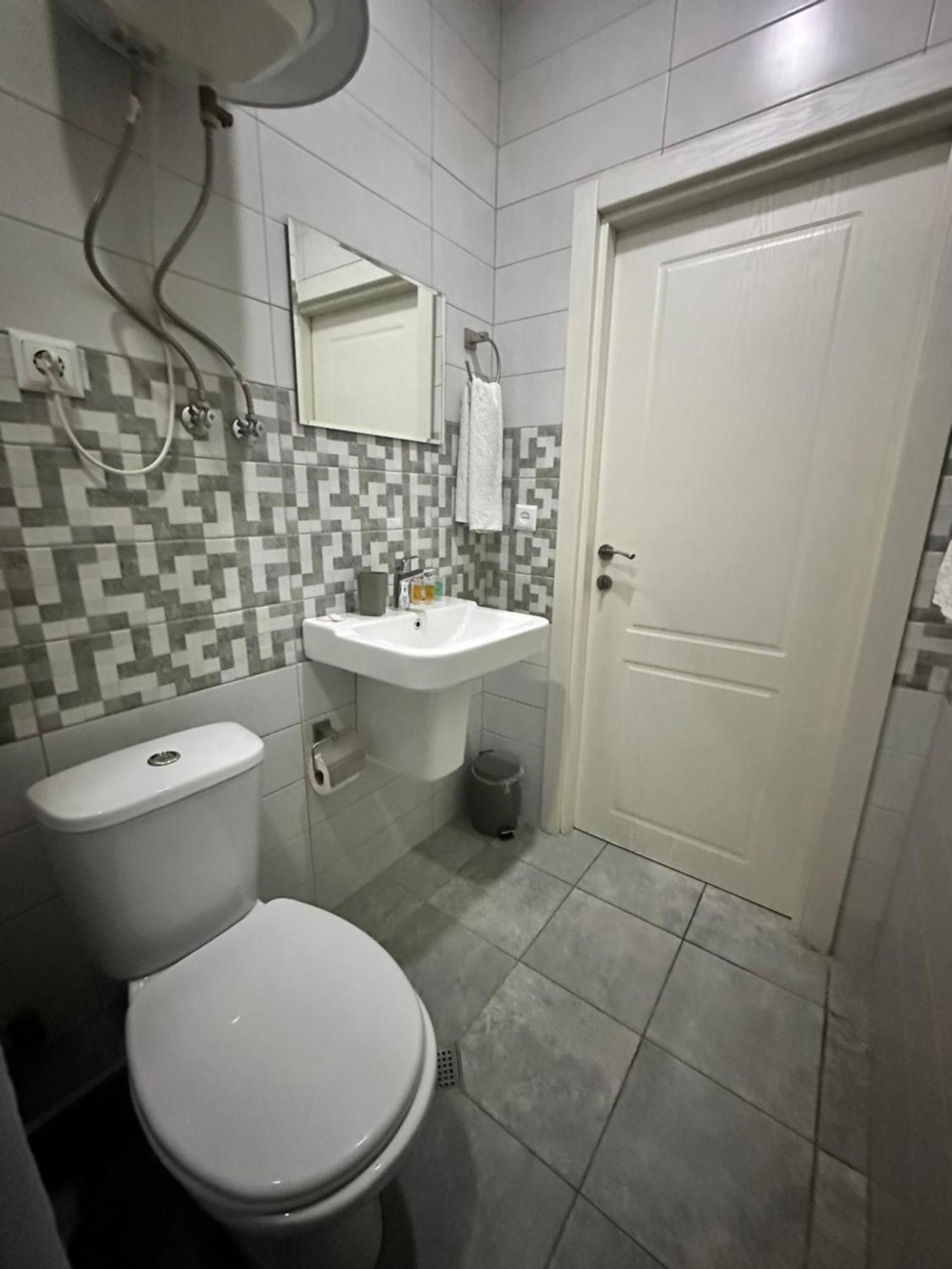 Hotel Lile Tbilisi Ngoại thất bức ảnh