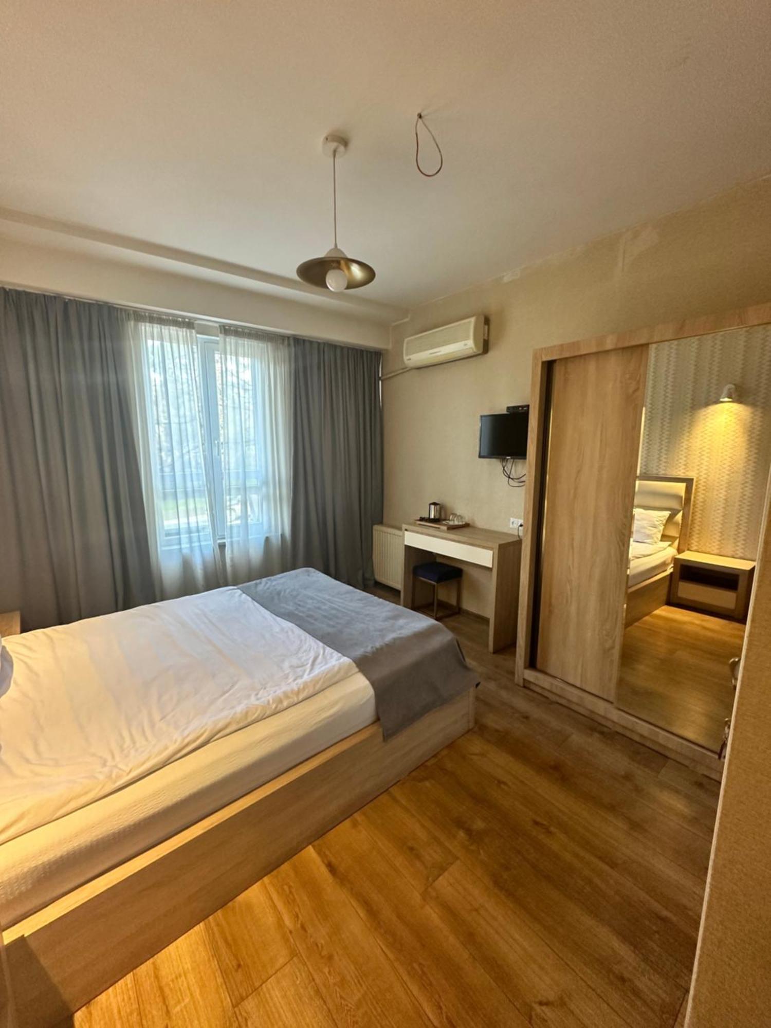Hotel Lile Tbilisi Ngoại thất bức ảnh